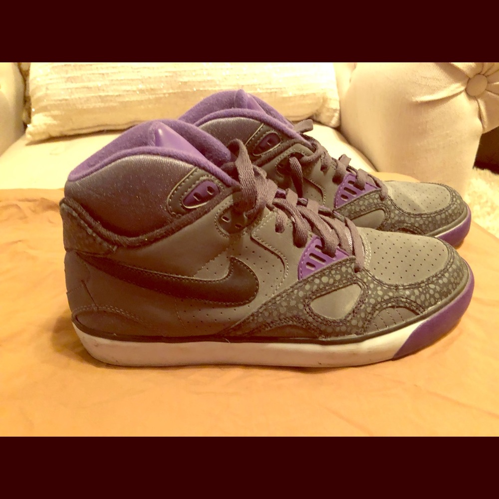 NIKE SNEAKERS